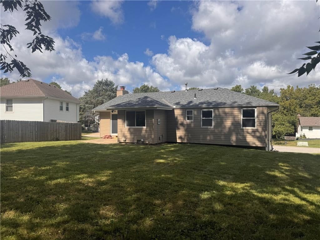 325 SE Brownfield Drive — photo 2