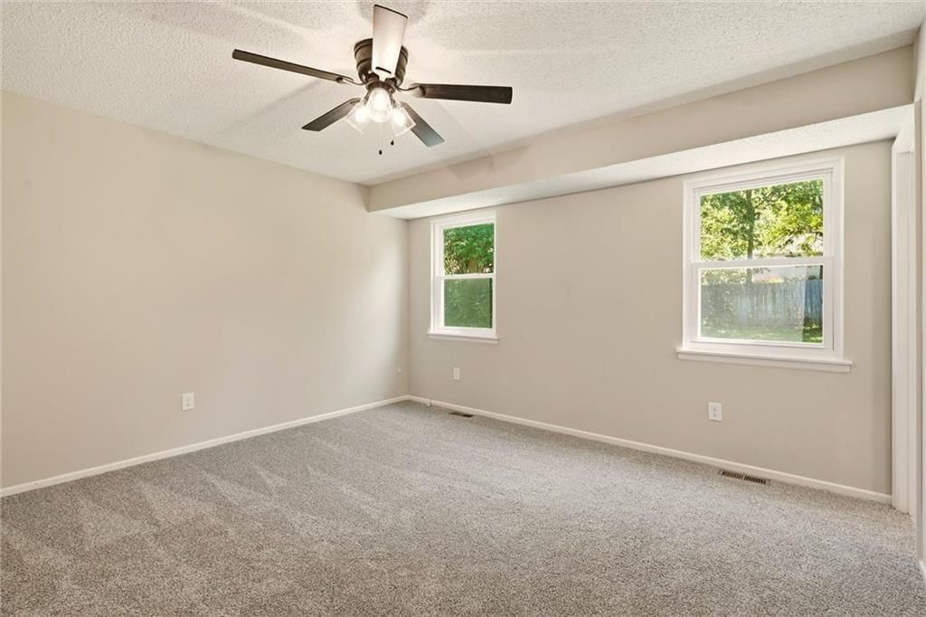 325 SE Brownfield Drive — photo 17