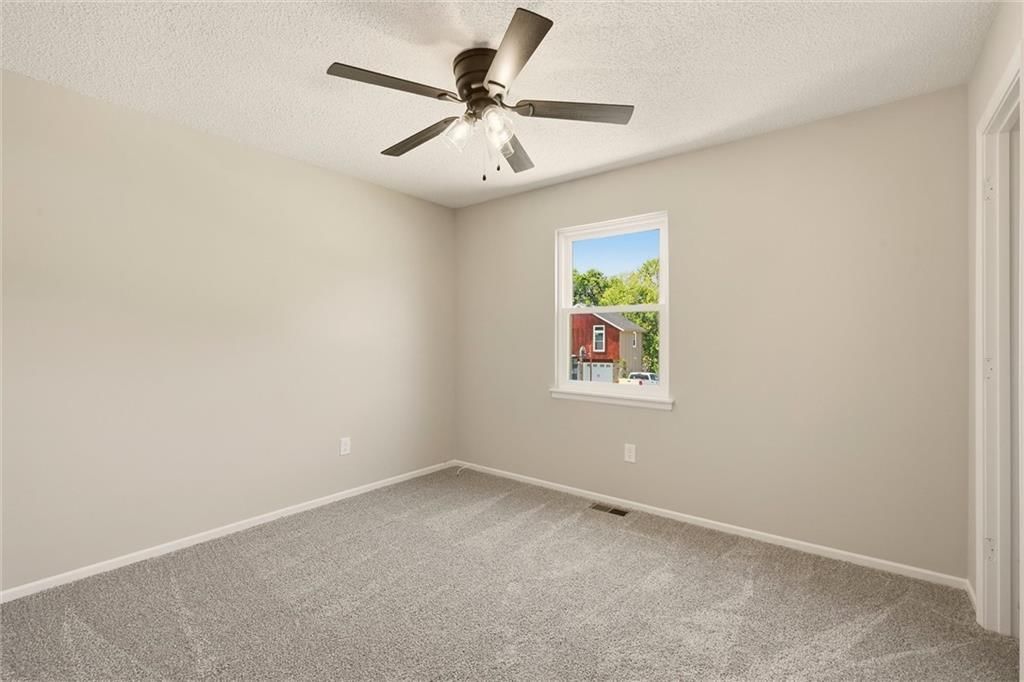 325 SE Brownfield Drive — photo 22