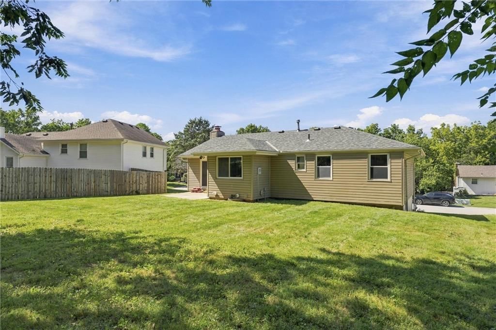 325 SE Brownfield Drive — photo 29