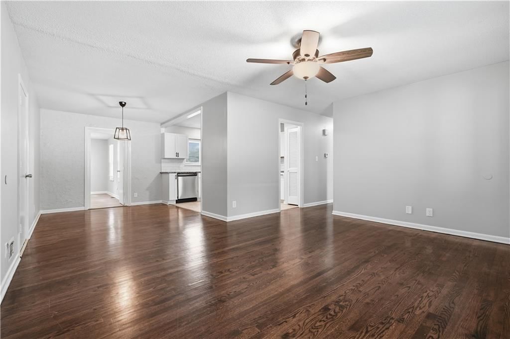 3920 Crane Avenue — photo 3
