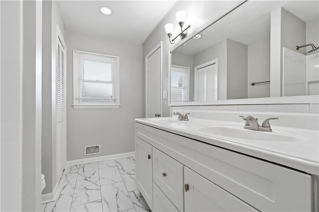 3920 Crane Avenue — photo 4