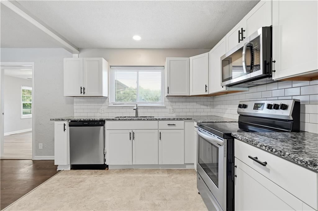 3920 Crane Avenue — photo 5