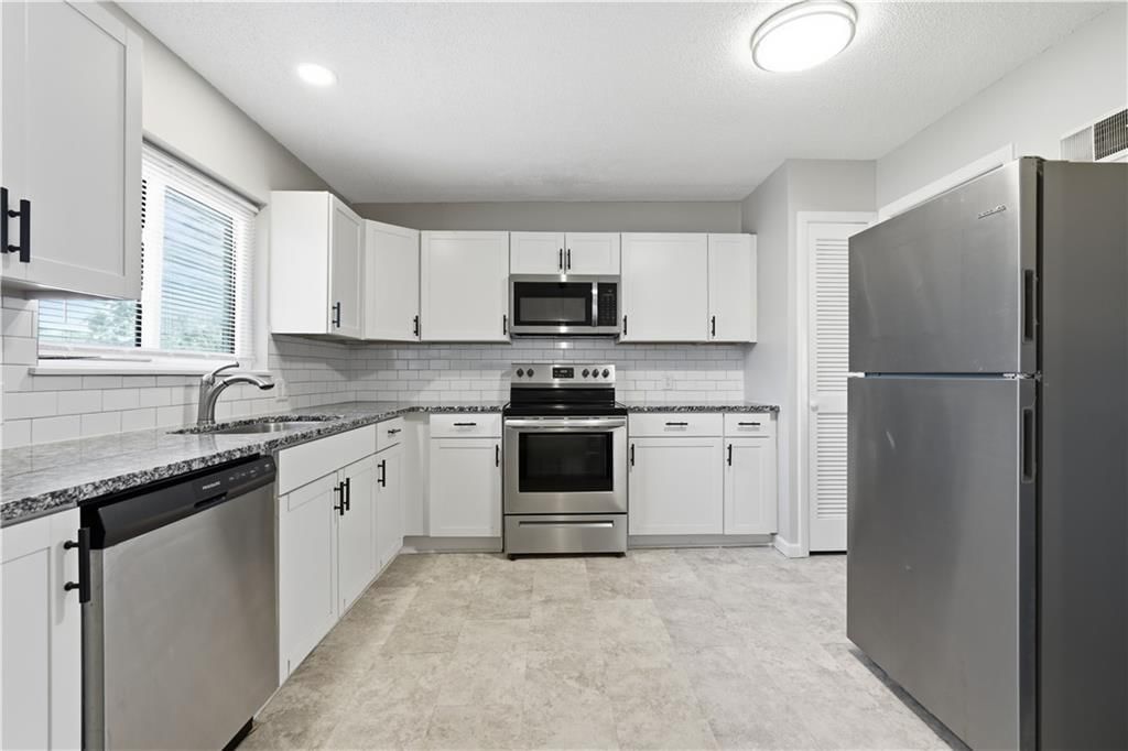 3920 Crane Avenue — photo 13