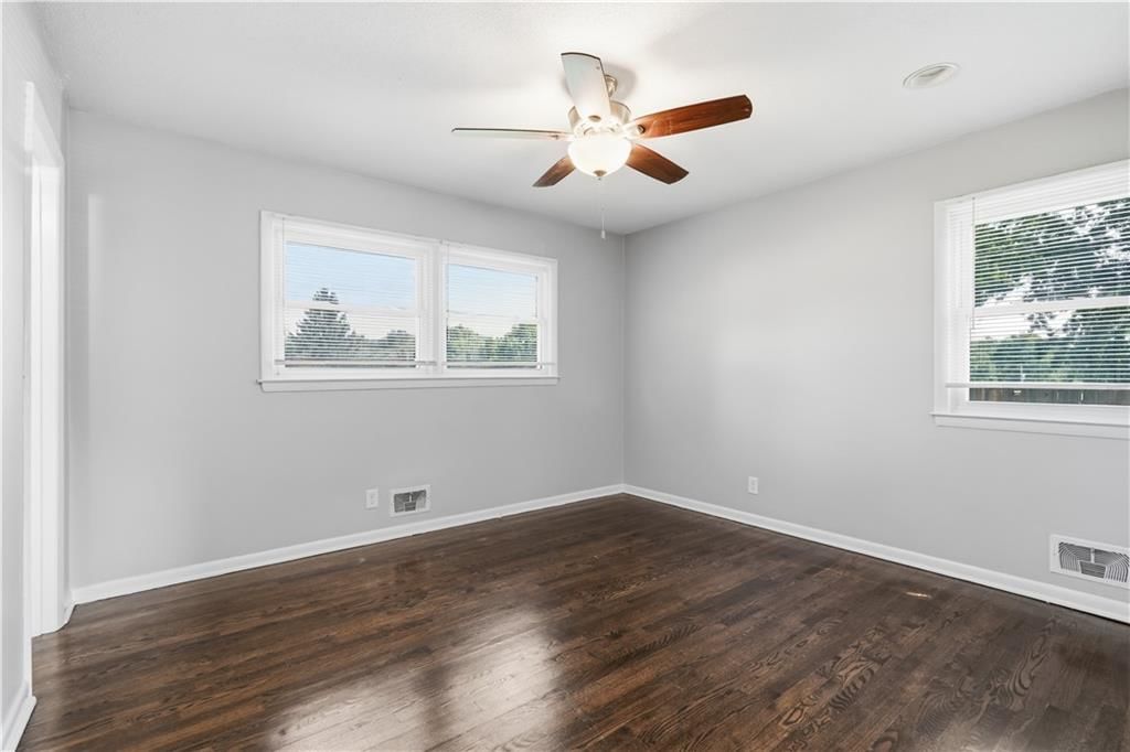3920 Crane Avenue — photo 14