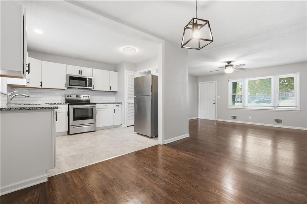 3920 Crane Avenue — photo 15