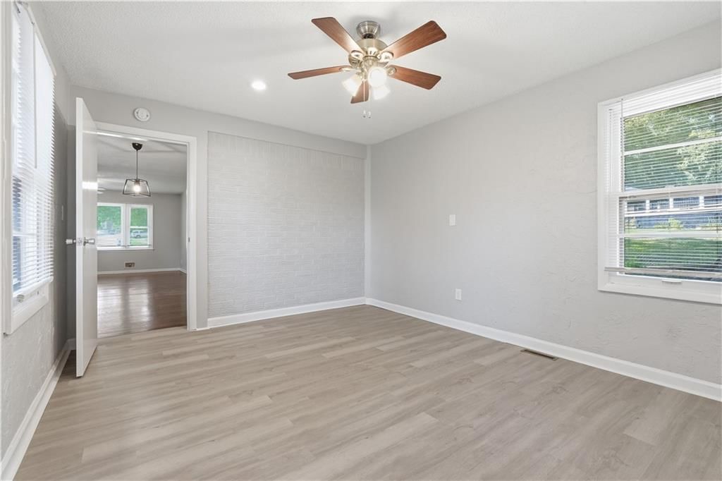3920 Crane Avenue — photo 16