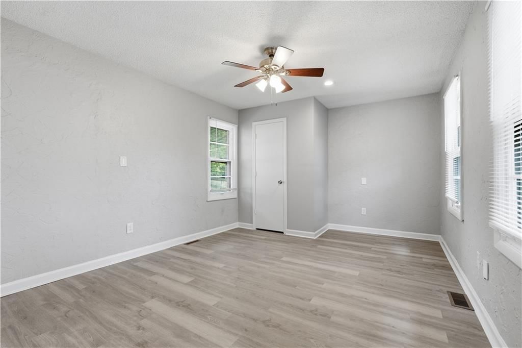 3920 Crane Avenue — photo 18