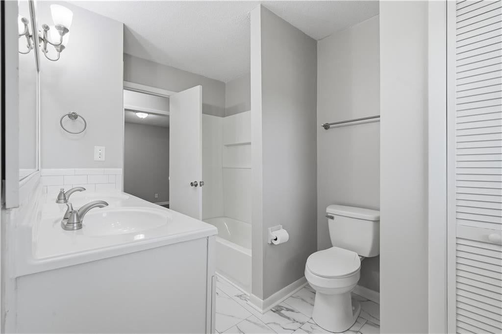 3920 Crane Avenue — photo 19