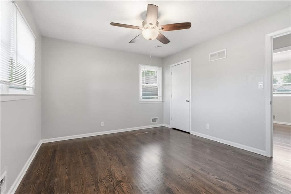 3920 Crane Avenue — photo 20