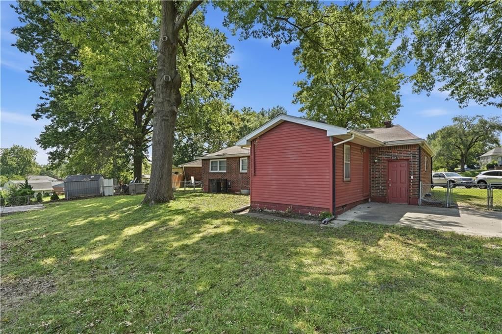 3920 Crane Avenue — photo 37