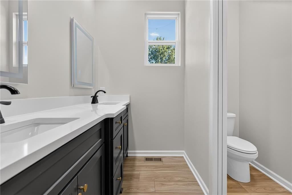 Photo 23 of 40 - 1415 Thomas Drive, Louisburg, KS 66053