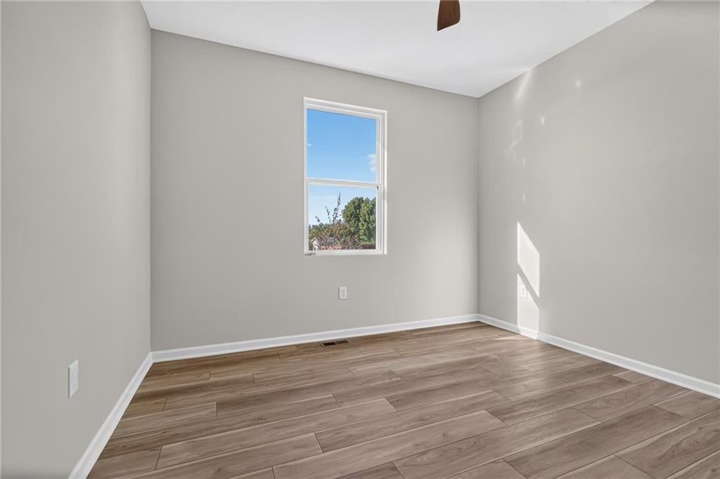 Photo 27 of 40 - 1415 Thomas Drive, Louisburg, KS 66053