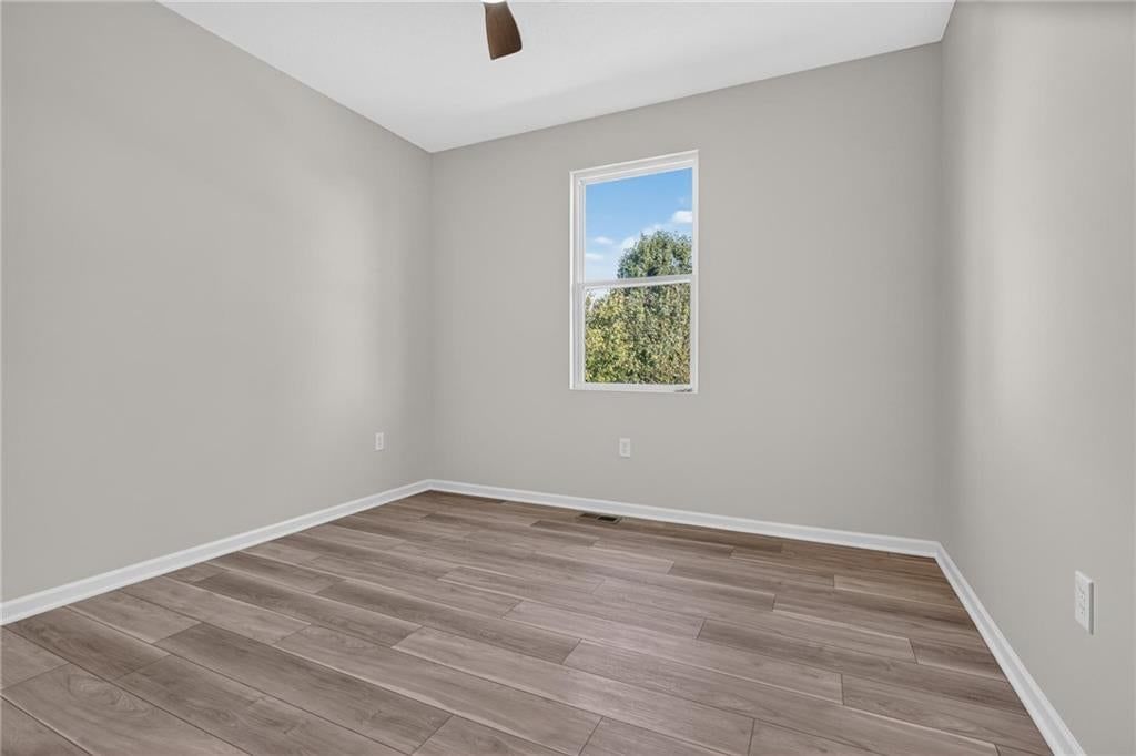 Photo 30 of 40 - 1415 Thomas Drive, Louisburg, KS 66053