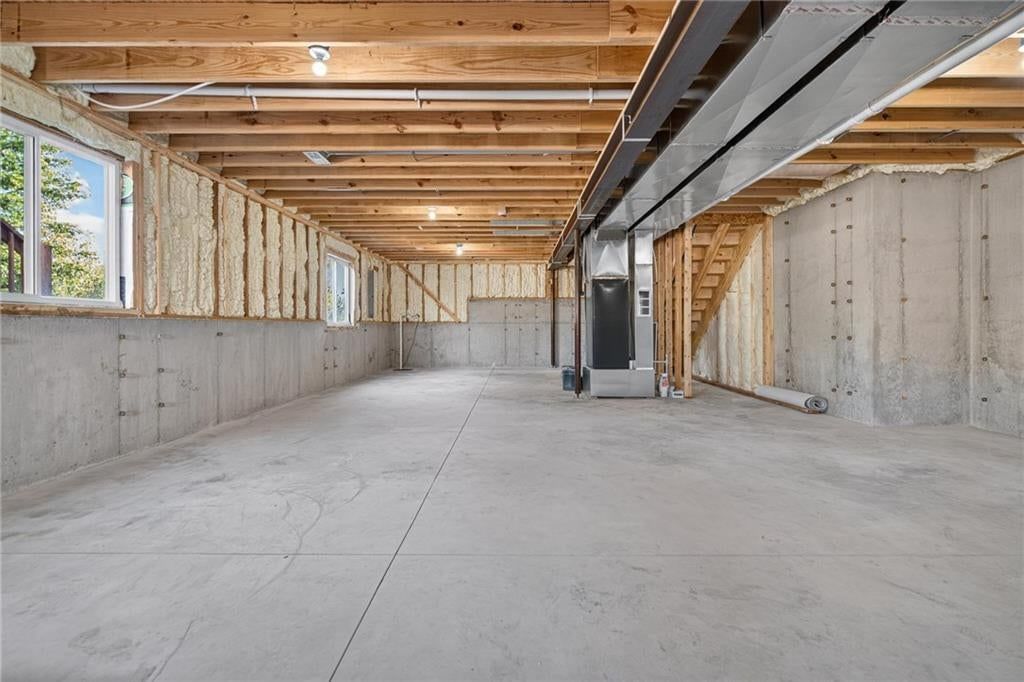 Photo 36 of 40 - 1415 Thomas Drive, Louisburg, KS 66053