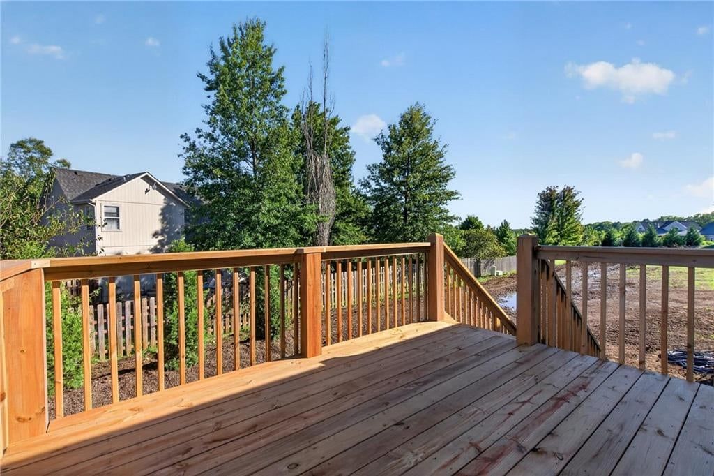 Photo 37 of 40 - 1415 Thomas Drive, Louisburg, KS 66053