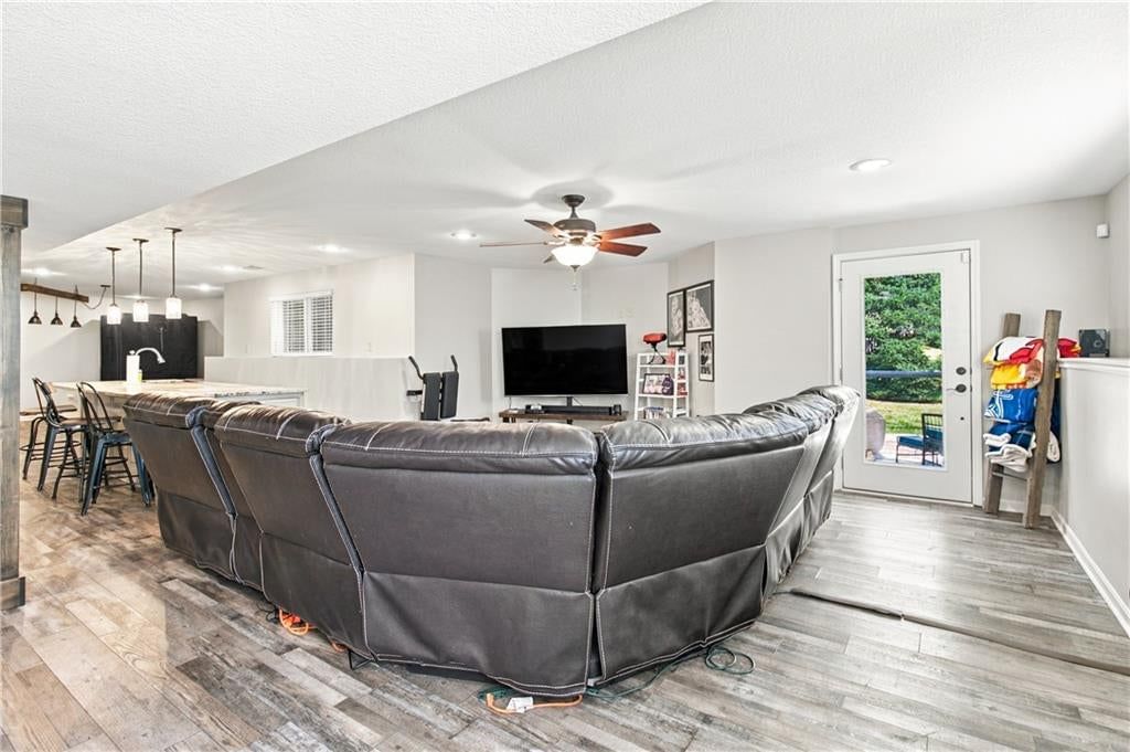 1115 N Glenview Avenue — photo 20