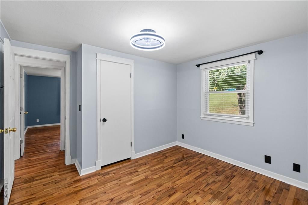 Photo 14 of 39 - 4516 NW Gleason Road, Kansas City, MO 64151