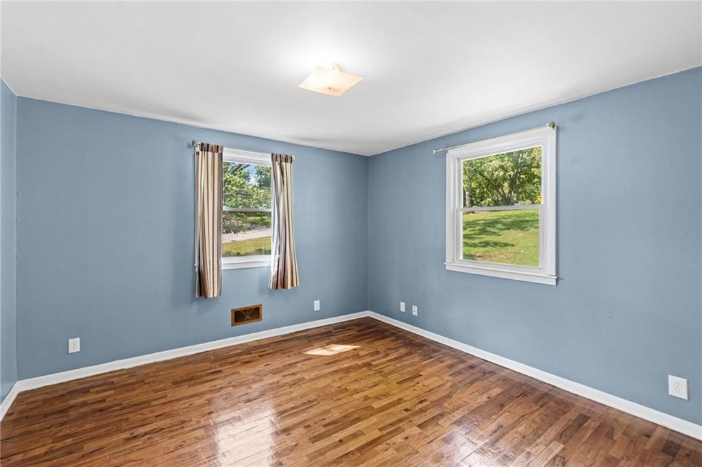 Photo 16 of 39 - 4516 NW Gleason Road, Kansas City, MO 64151