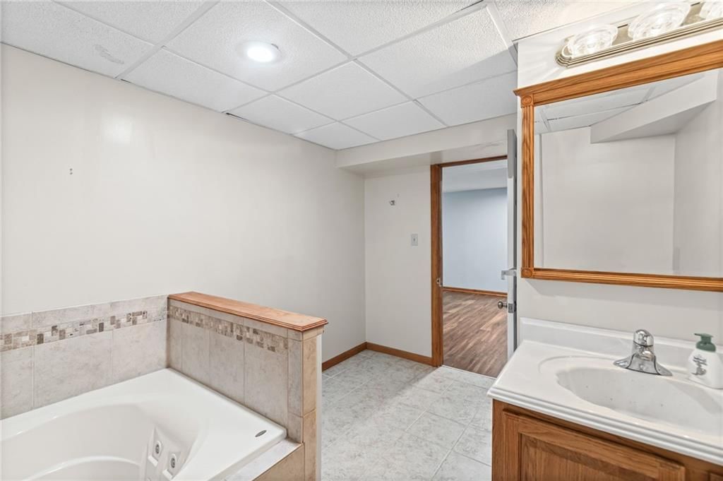 Photo 25 of 39 - 4516 NW Gleason Road, Kansas City, MO 64151