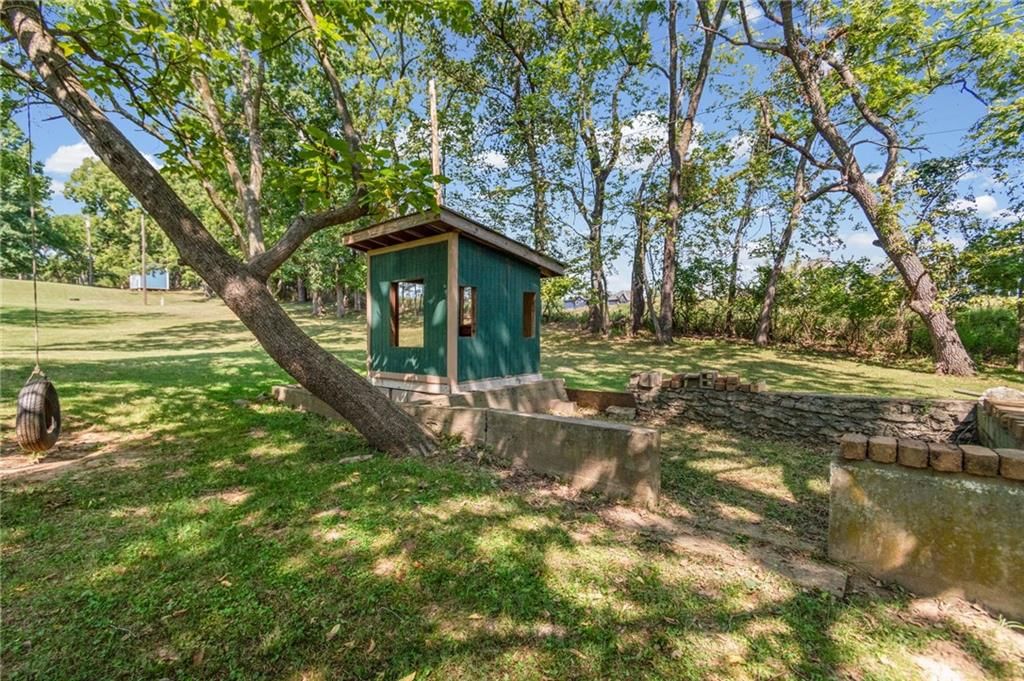 Photo 30 of 39 - 4516 NW Gleason Road, Kansas City, MO 64151