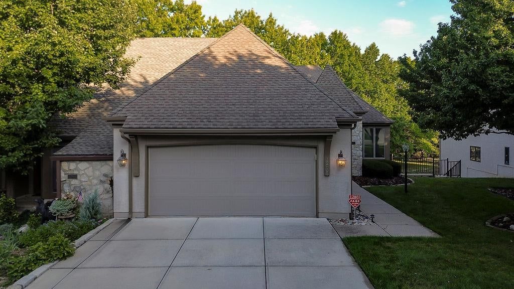 12805 Cedar Street, Leawood, KS: listing photo 3
