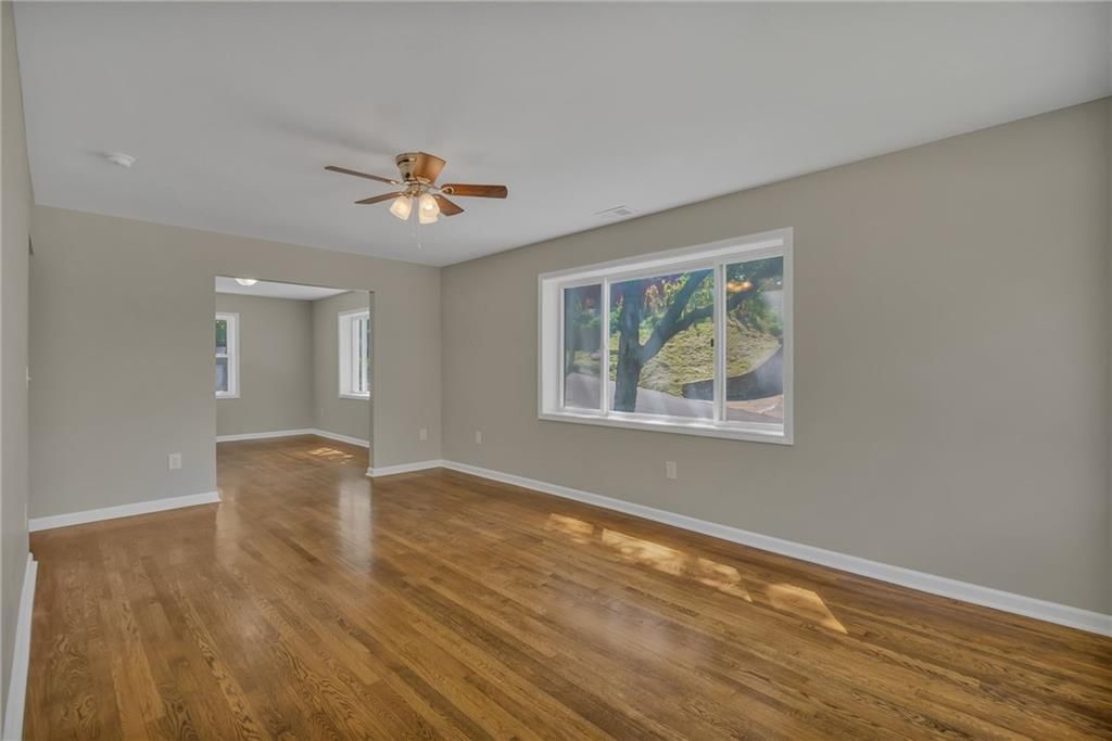 Photo 5 of 24 - 2663 Grandview Boulevard, Kansas City, KS 66102