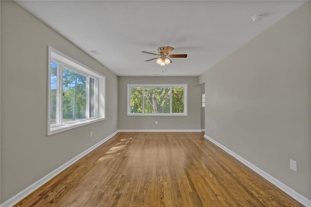 Photo 6 of 24 - 2663 Grandview Boulevard, Kansas City, KS 66102