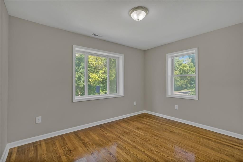Photo 7 of 24 - 2663 Grandview Boulevard, Kansas City, KS 66102