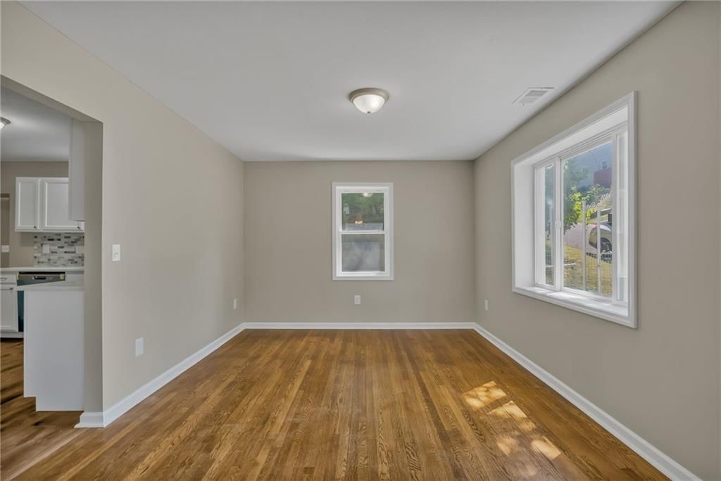 Photo 9 of 24 - 2663 Grandview Boulevard, Kansas City, KS 66102