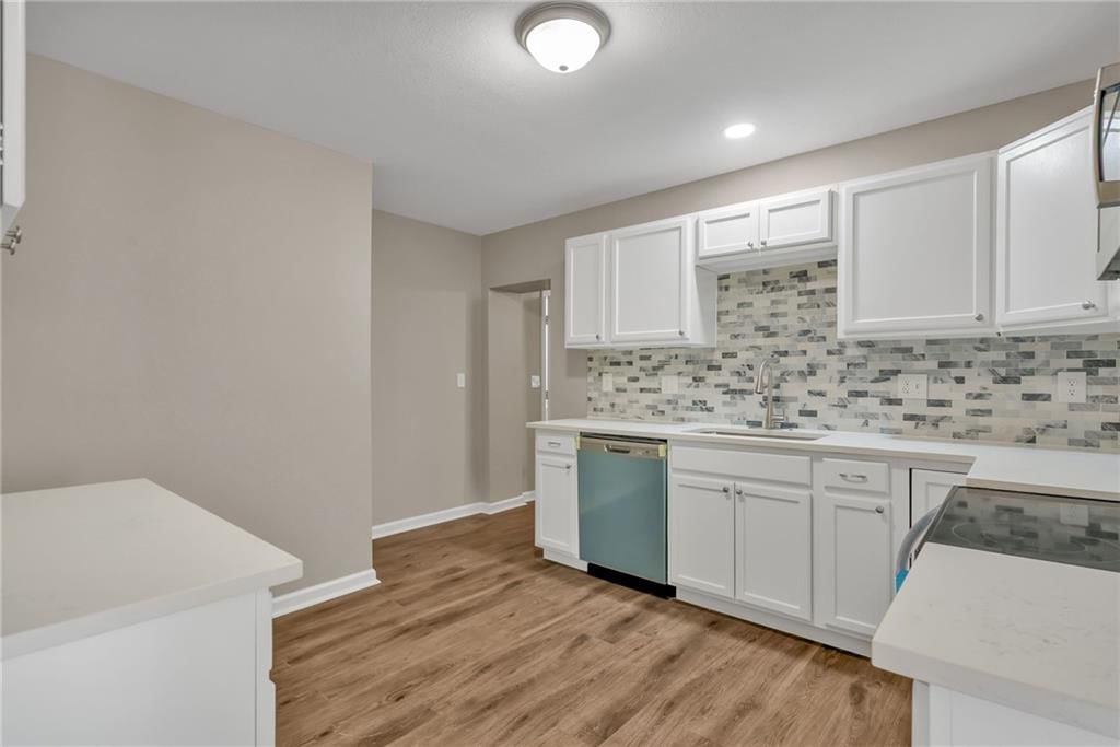 Photo 10 of 24 - 2663 Grandview Boulevard, Kansas City, KS 66102