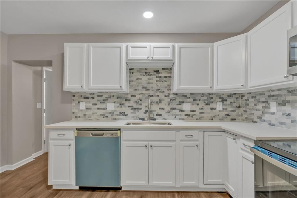 Photo 11 of 24 - 2663 Grandview Boulevard, Kansas City, KS 66102