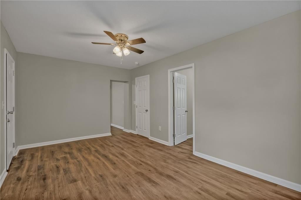 Photo 14 of 24 - 2663 Grandview Boulevard, Kansas City, KS 66102