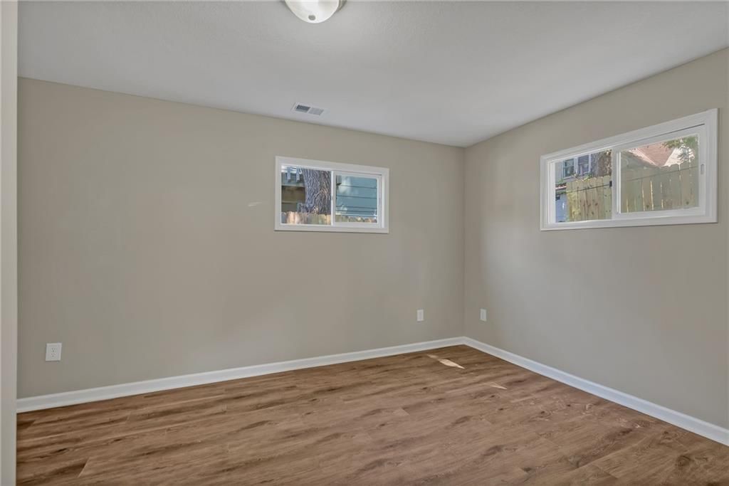 Photo 17 of 24 - 2663 Grandview Boulevard, Kansas City, KS 66102