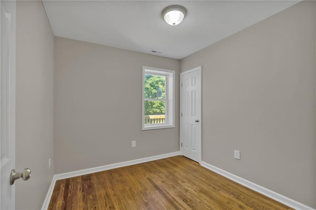 Photo 19 of 24 - 2663 Grandview Boulevard, Kansas City, KS 66102