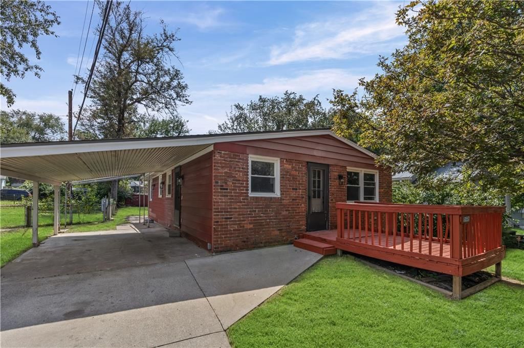 10557 E Lake Drive, Independence, MO: listing photo 2