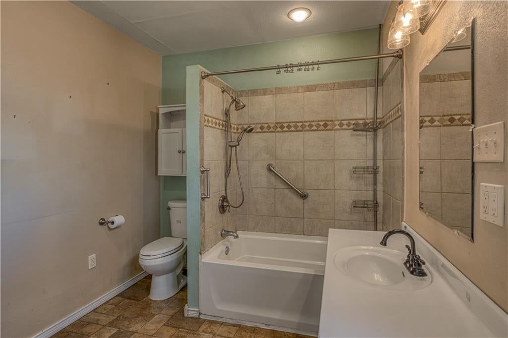 400 S Washington Street — photo 17