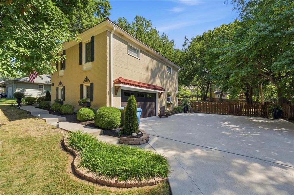5405 W 80th Street, Prairie Village, KS: listing photo 3