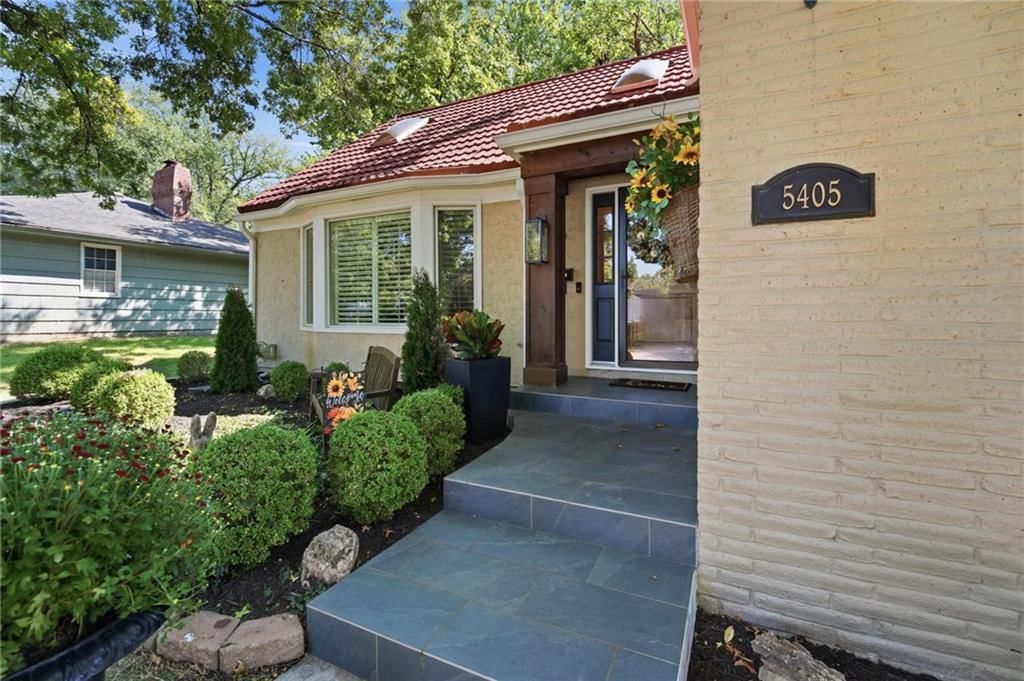 Photo 4 of 62 - 5405 W 80th Street, Prairie Village, KS 66208