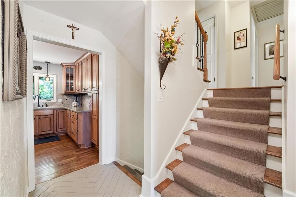 Photo 6 of 62 - 5405 W 80th Street, Prairie Village, KS 66208