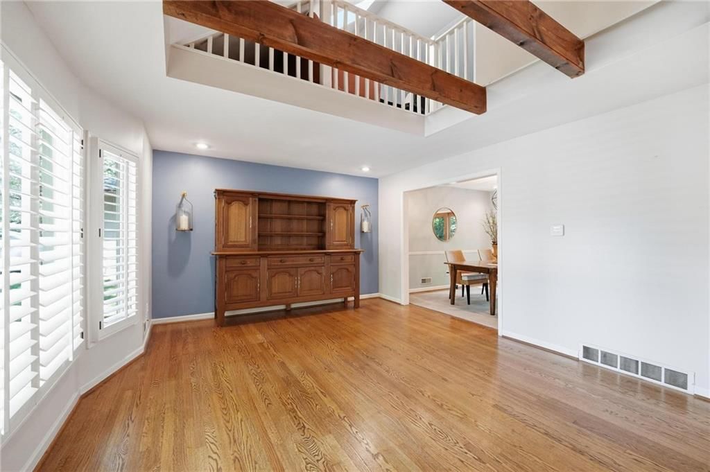 Photo 8 of 62 - 5405 W 80th Street, Prairie Village, KS 66208