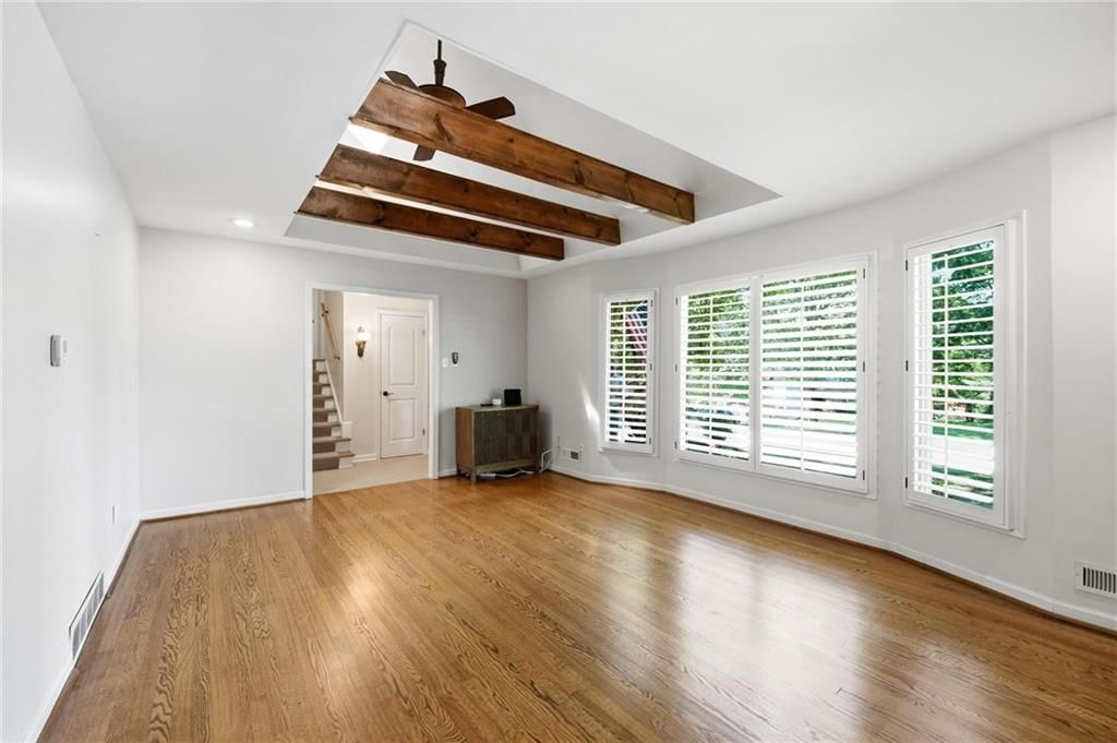 Photo 9 of 62 - 5405 W 80th Street, Prairie Village, KS 66208