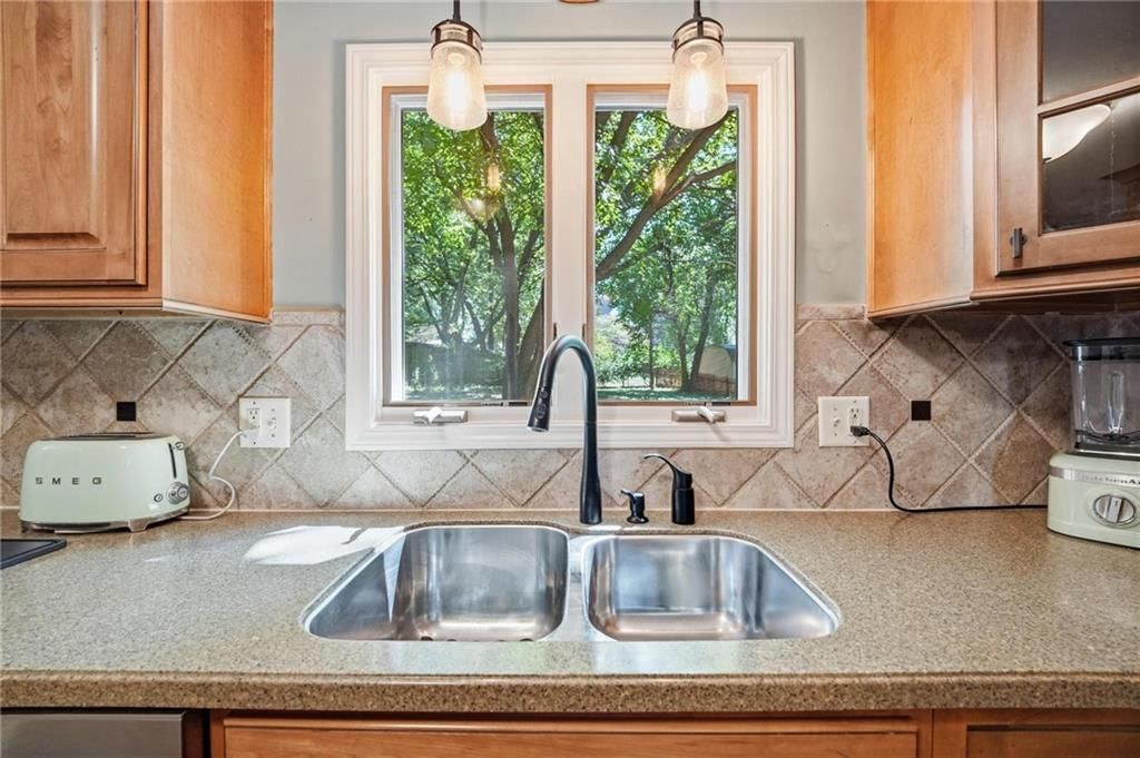 Photo 17 of 62 - 5405 W 80th Street, Prairie Village, KS 66208
