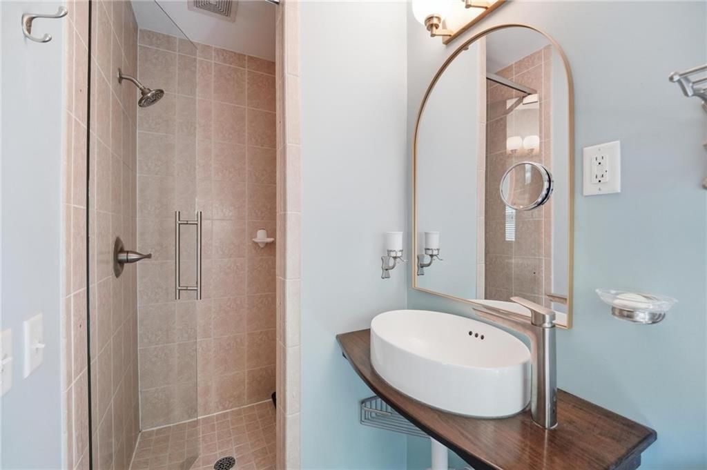 Photo 23 of 62 - 5405 W 80th Street, Prairie Village, KS 66208