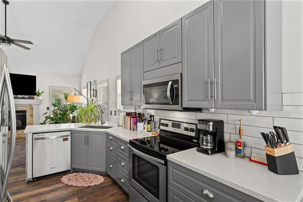 701 N Rockwell Avenue — photo 8