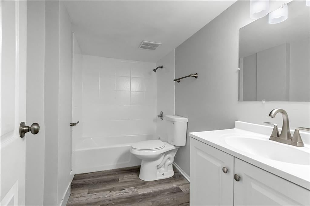 604 W 38th Street — photo 22