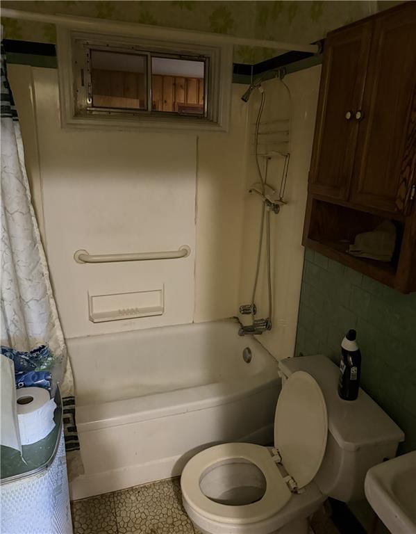 Photo 6 of 9 - 8020 Wabash Avenue, Kansas City, MO 64132