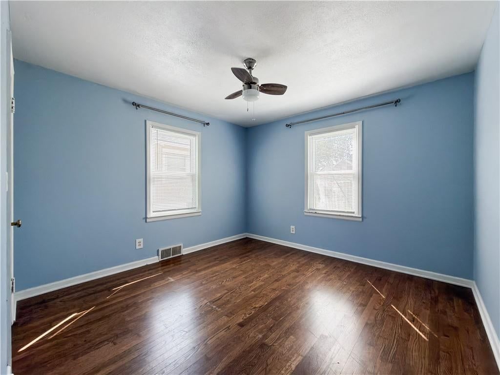 Photo 11 of 22 - 1007 E 22nd Avenue, North Kansas City, MO 64116