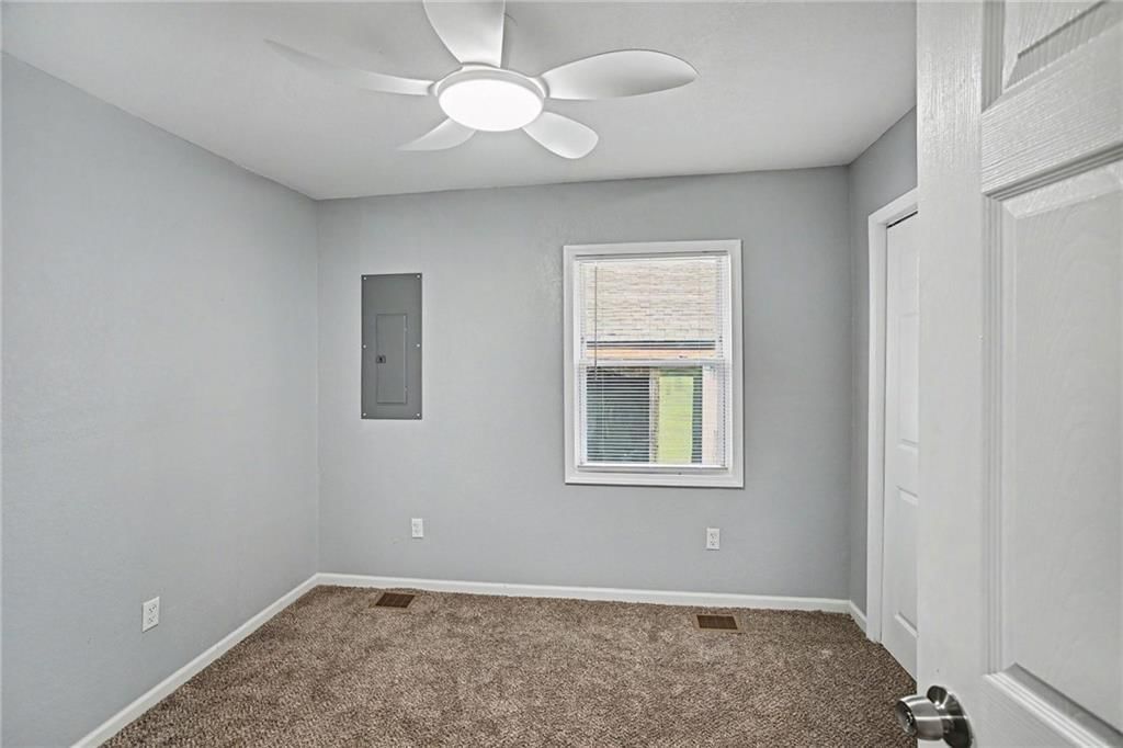 2306 N Hallock Street — photo 10