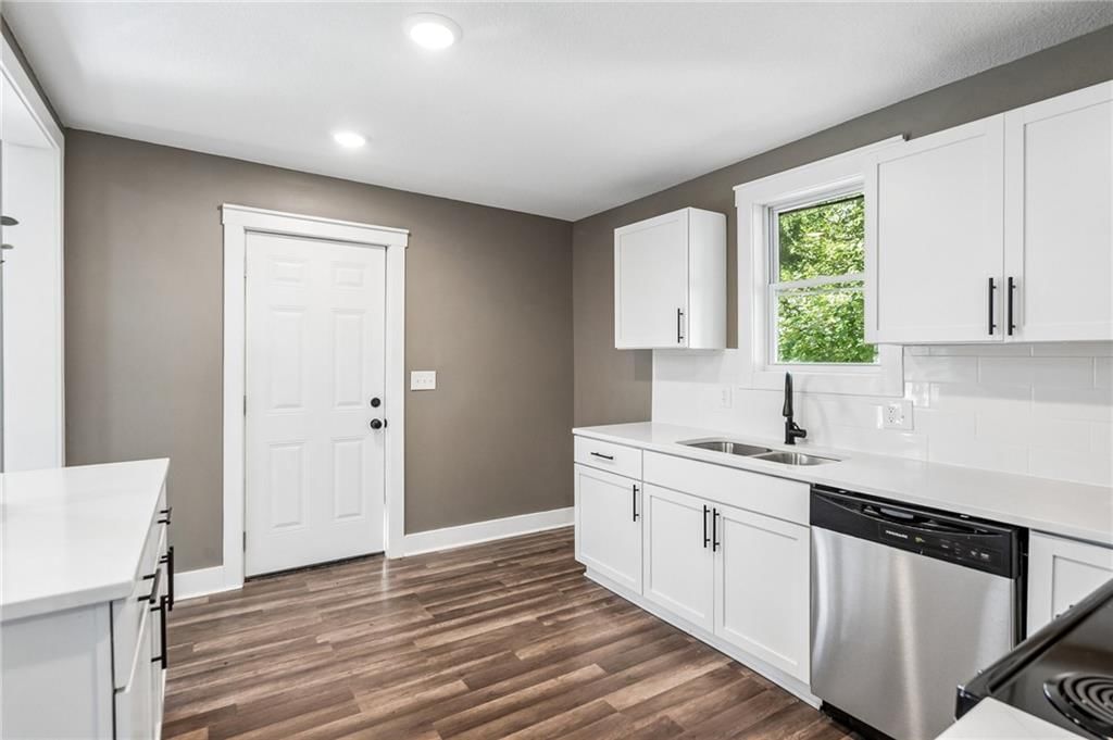 1500 S Maywood Avenue — photo 12